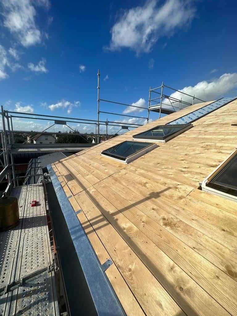 Couverture neuve à voliges — chantier EZO
